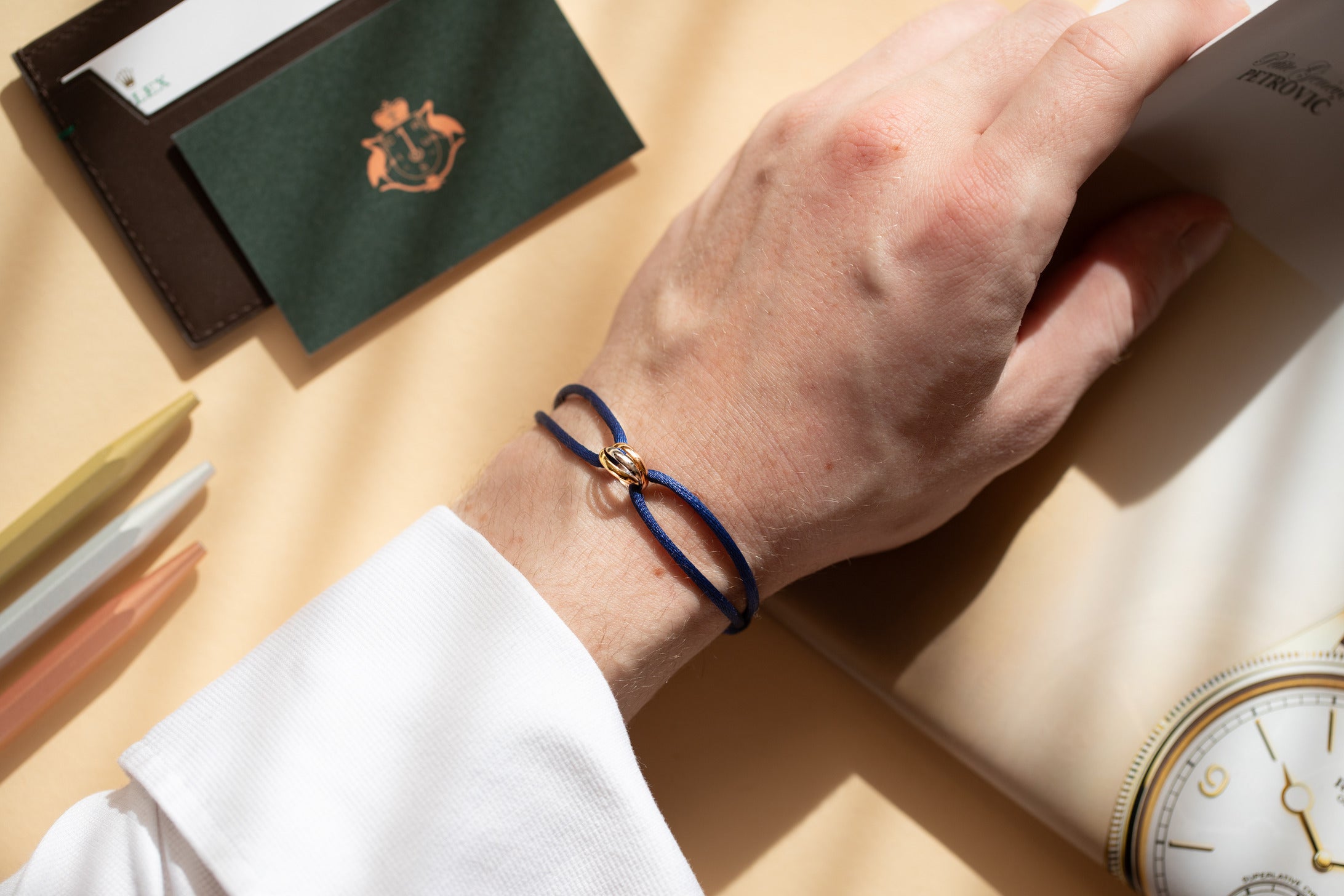 EEN REIS GEDRAGEN IN GOUD